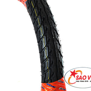 Ảnh chụp lốp sau AOKI 80/90-17 6PR có săm – thiết kế cho bánh sau xe Wave RS, gai sâu, chịu tải tốt, không cắn săm