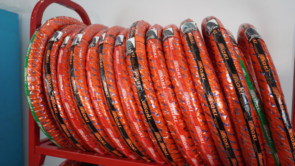 lốp xe máy Aoki của Sao Việt